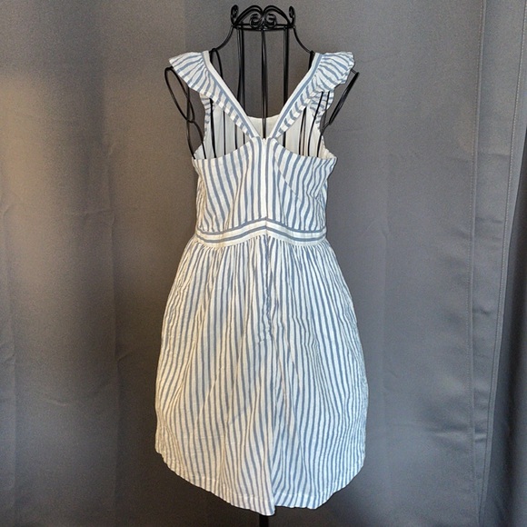 GAP KIDS.  Size XXL sleeveless striped blue & white dress. - Picture 2 of 5